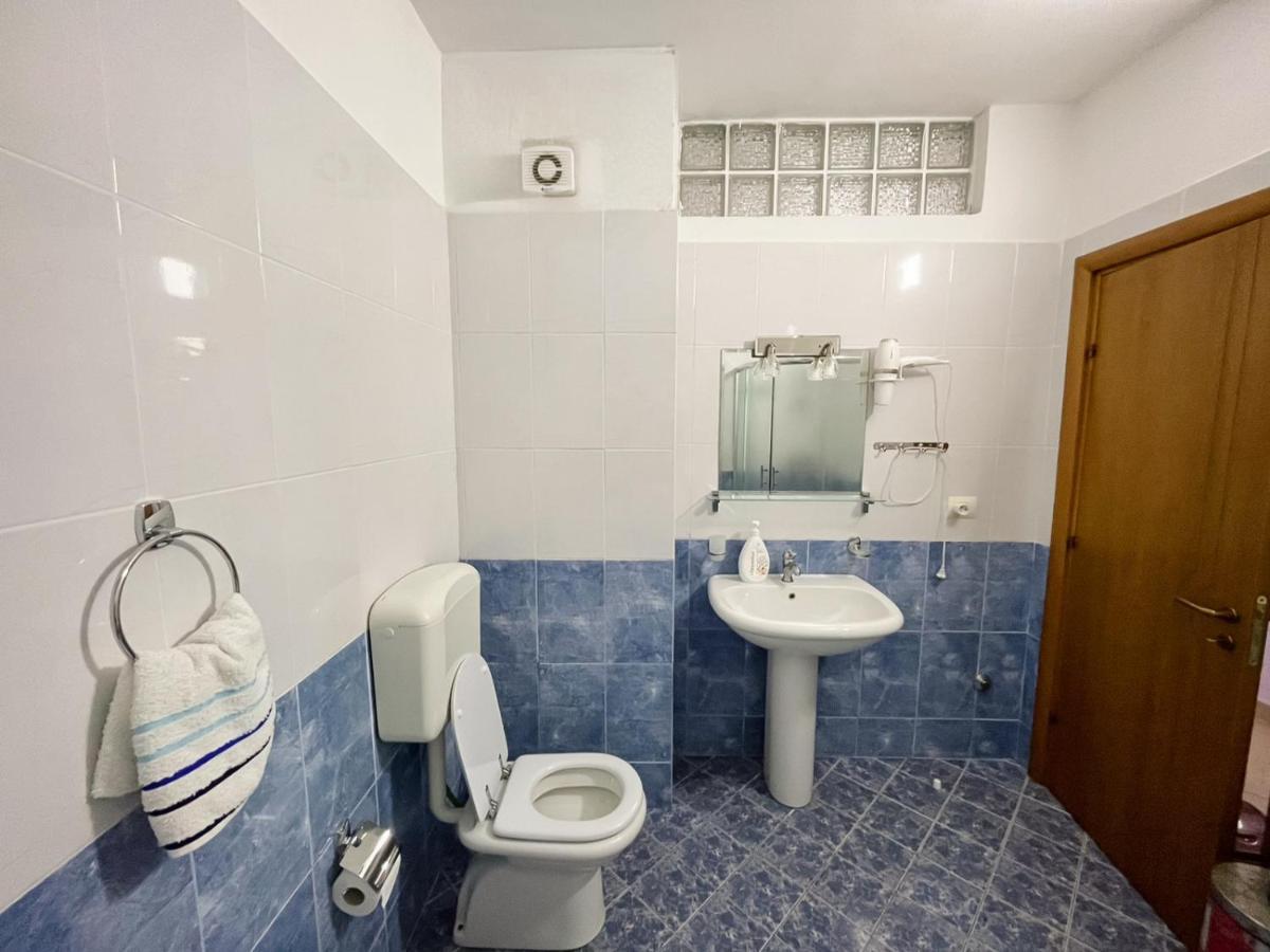 Coastal Retreat - Beach Apartment Vlorë Exterior foto
